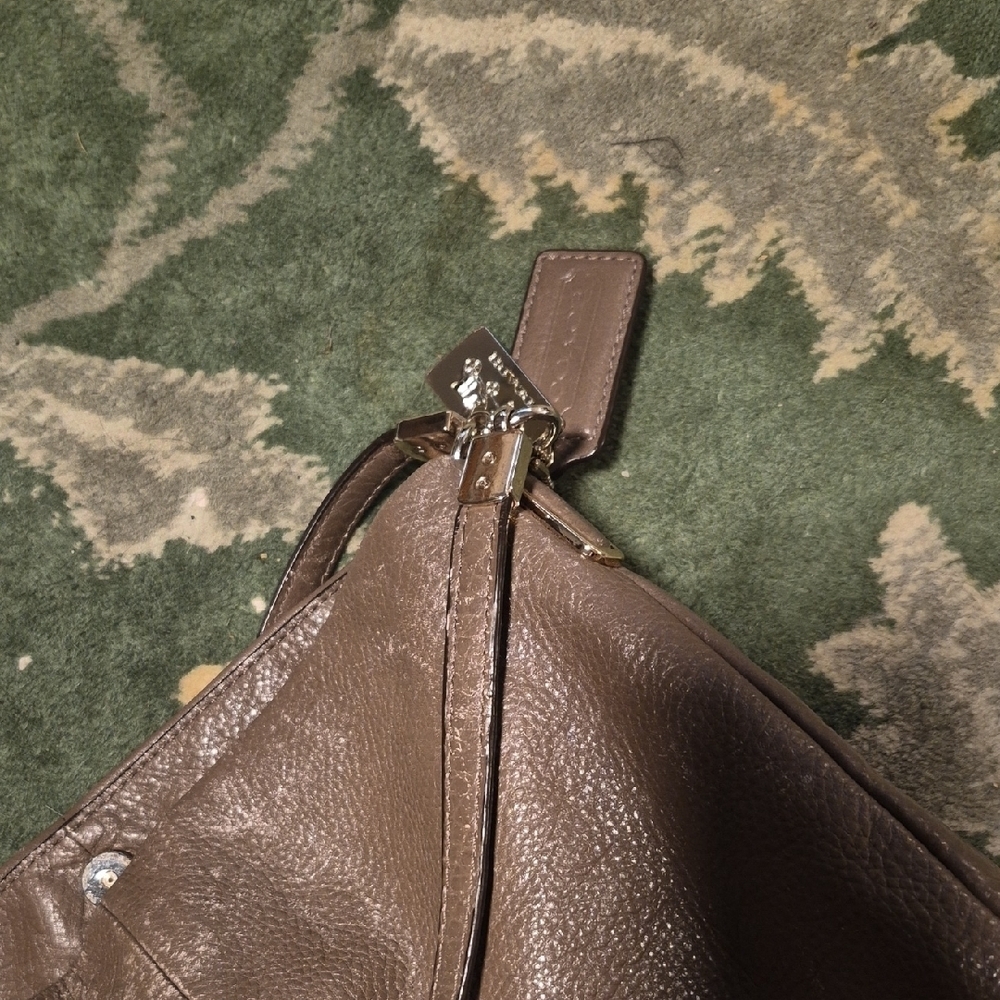 Classic Leather Tote Bag in Brown - Picture 12 of 15